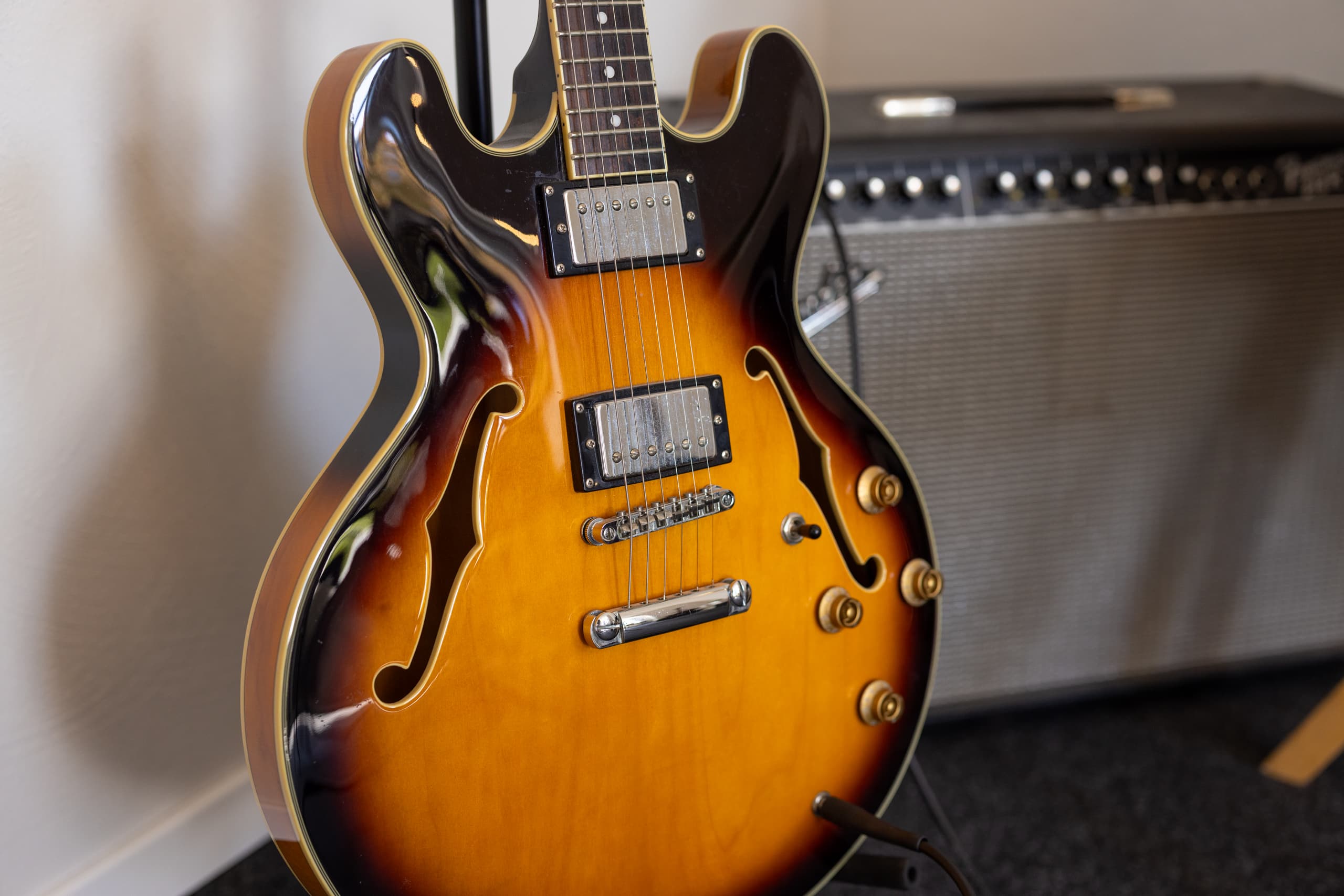 E-Gitarre mit Verstärker